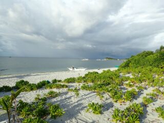 Lapus Lapus Cliff近くの海岸 Lapus Lapus Cliff近くの海岸