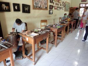 バトゥブランの装飾品工場