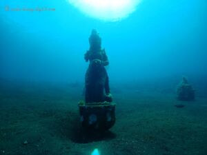 漁礁にするために沈めた仏像