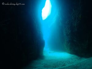 クリスタルベイの洞窟